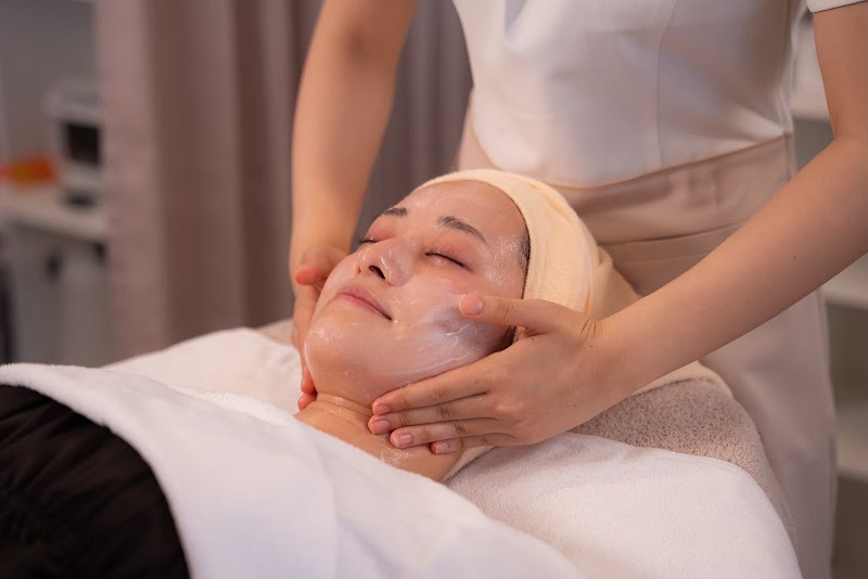 cp salon ému（エミュ)