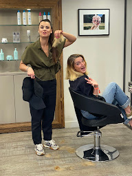 Photo n°19 de L'univers de Coralie à Neuville-sur-Saône (Salon de coiffure)