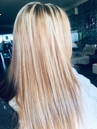 Photo n°23 de Maguicoiffure à Régusse (Salon de coiffure)