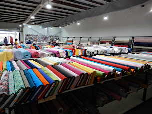 Photo n°7 de TIMECO Tissus - machines à coudre -magasin de laine-tissus-mercerie-rubanerie-atelier couture. à Latresne (Boutique de laine)