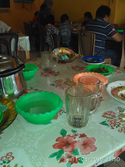 Photos of Rumah Makan Muslim Irdyospande Family