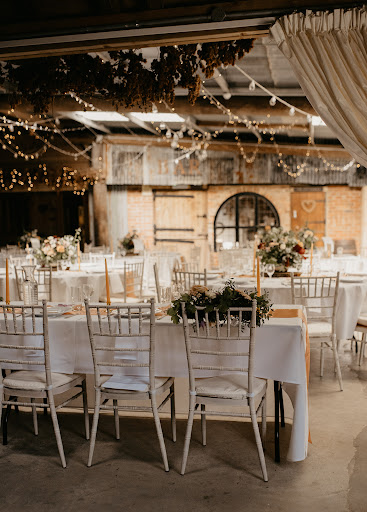 Oak Tree Barn Weddings