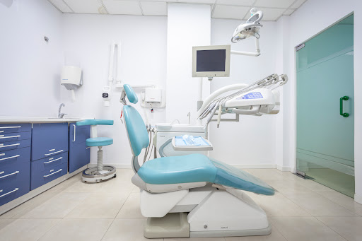 Clínica Dental Verdaguer - Implantes, Ortodoncia Invisible, Endodoncia, Odontología General, Rehabilitación y Estética