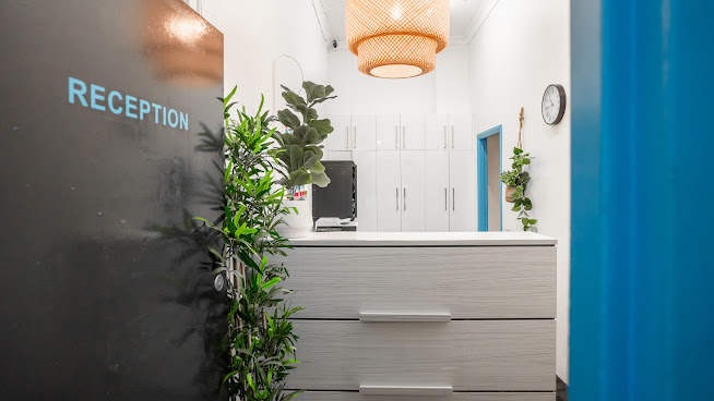 Mad Monkey East Side by null