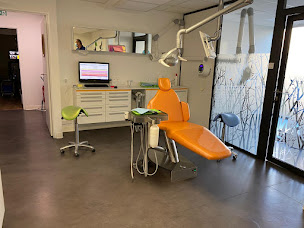 Photo n°24 de Dr Ivanka Coudreau - Cabinet Dentaire Pédiatrique exclusif (soins dentaires pour les enfants uniquement) - Prophylaxie à Vitrolles (Dentiste pédiatrique)