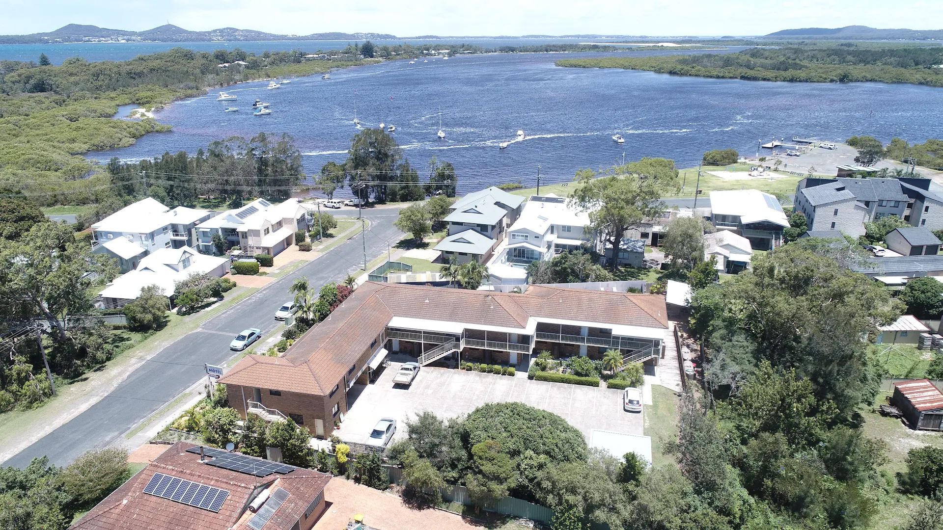 Hawks Nest Motel