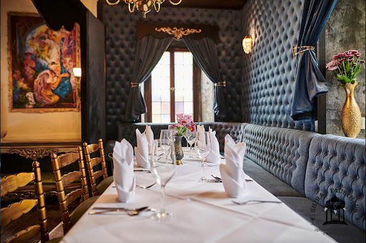 Shiraz Fausthaus Restaurant