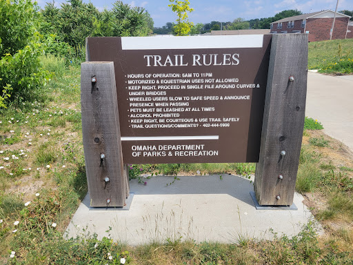 42nd Street TRAILHEAD PARKING LOT