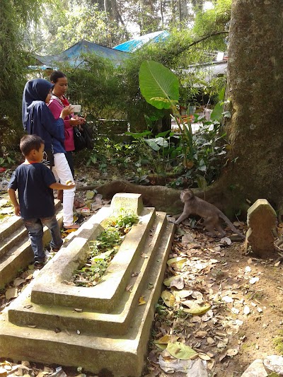 Photos of Makam Solear