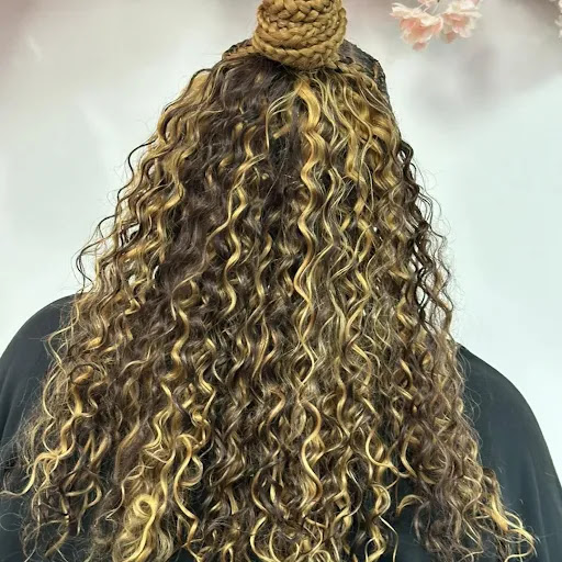 Hollywood beauty salon/barbershop Gallery - United States