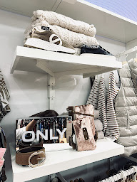 Photo n°15 de Ladies Only - Boutique de vêtements à Biganos (Boutique d'accessoires de mode)