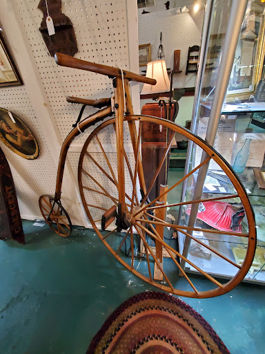Yellow Garage Antiques - Thumbnail