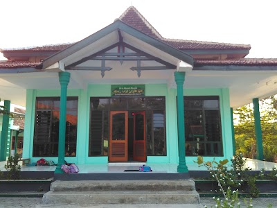 Photos of Yay Al Amin Ponpes Hidayatullah Situbondo