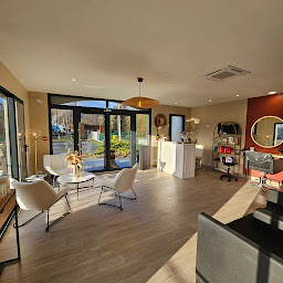 Photo n°6 de Le Salon de Maëva à Caumont (Salon de coiffure)