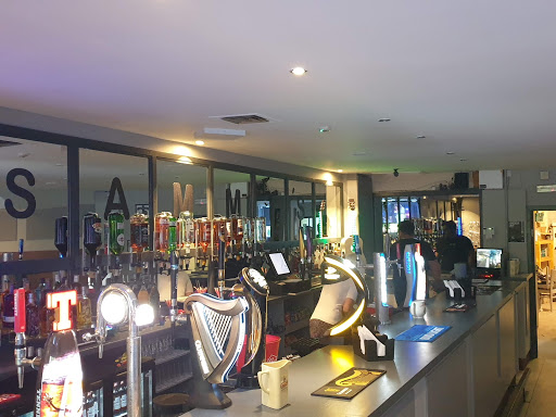 Pickwick's Bar - Visual