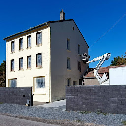 Photo n°22 de Couvreur Domérat David Gargowitz Nettoyage toiture Façadier Montluçon Traitement algicide et hydrofuge Allier 03 à Domérat (Façadier)