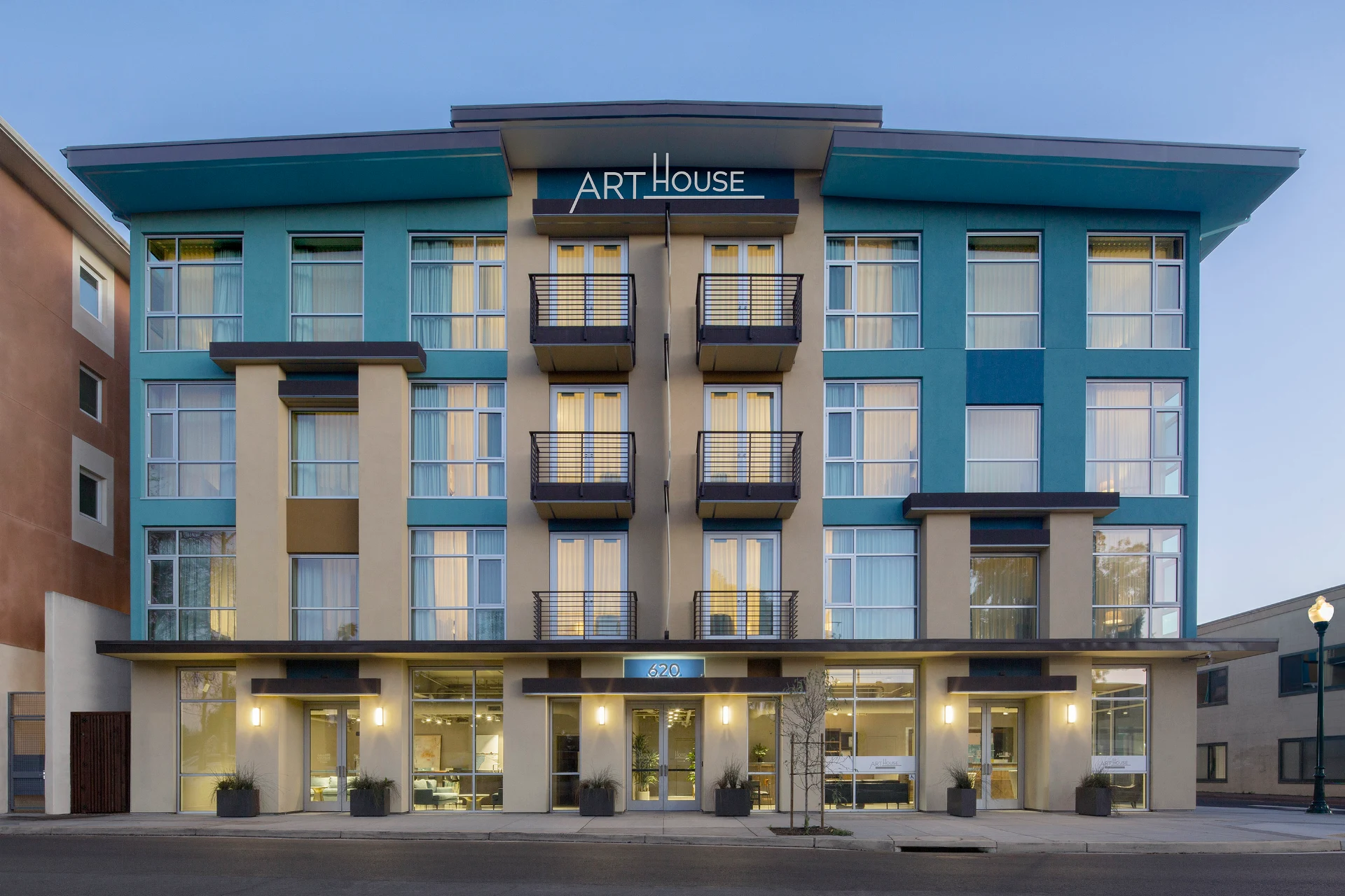 Art House Hotel & Suites