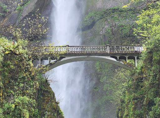 Lower Multnomah Falls - Visual