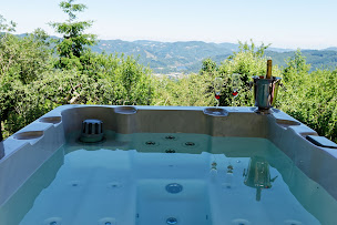 Photo n°76 de Nuits D'y Cîmes : Bulle, SPA, Piscine, Hébergement et nuit insolite en Ardèche Auvergne Rhône Alpes à Jaunac (Hôtel bien-être)