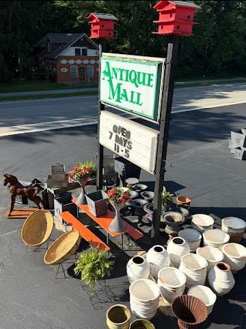 Harbert Antique Mall by null