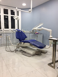 Photo n°1 de Docteur Yoan ELBAZ implantologie-orthodontie-esthétique à Paris (Dentiste)