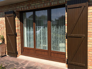 Photo n°1 de Adomia Fermetures · Fenêtres, Portes, Volets, Portails à Hinges (Magasin de stores et de rideaux)