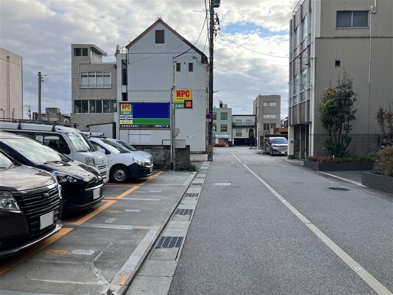 NPC24H富山総曲輪パーキング