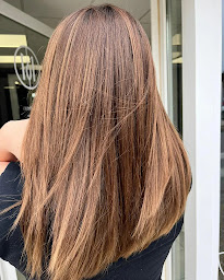 Photo n°10 de L'effet Miroir - Coiffeur Muron à Muron (Salon de coiffure)