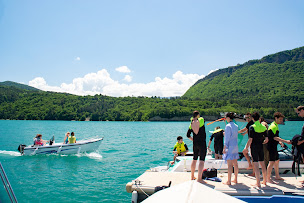 Photo n°2 de La Loc du Lac à Mayres-Savel (Terrain de camping)
