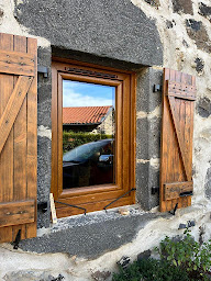 Photo n°13 de Profession Menuisier Saint-Priest-en-Jarez | Installateur de fenêtres et menuiseries à Saint-Priest-en-Jarez (Magasin de fenêtres en PVC)