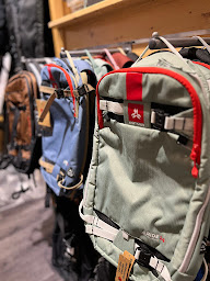 Photo n°16 de Black.Ski MAVERICK - Location de ski VAL THORENS à Val Thorens (Magasin de vêtements pour femmes)