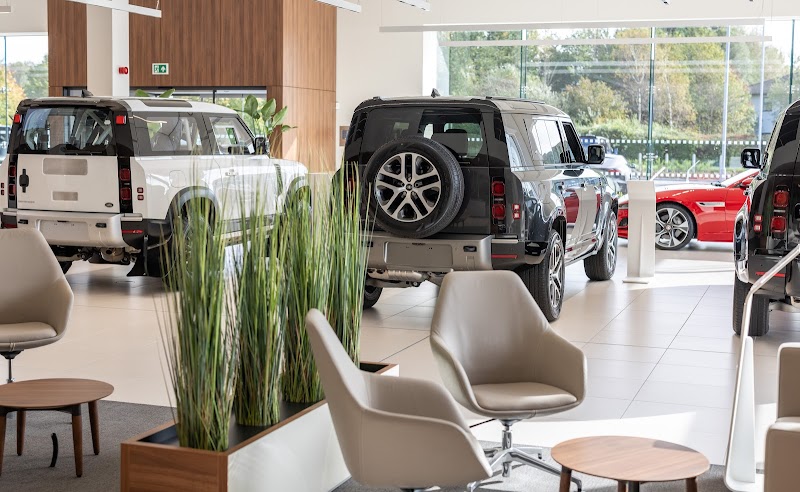 Sinclair Land Rover Swansea photo 2