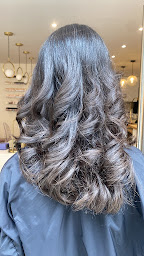 Photo n°22 de L'Inédit Concept Store Beauté - Salon de coiffure Asnières-sur-Seine à Asnières-sur-Seine (Salon de manucure)