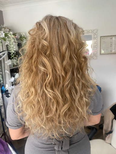 Sarahs mobile hairdressing - Thumbnail