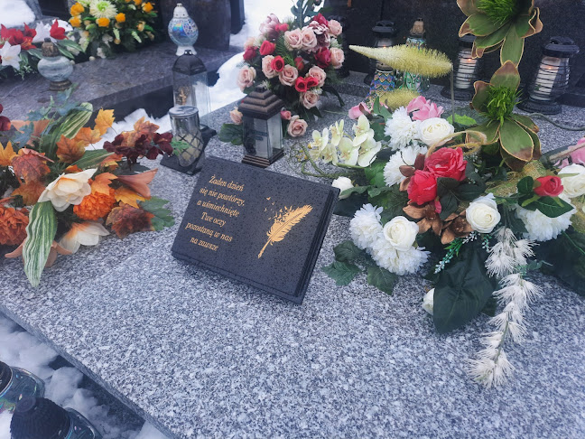 Godziny otwarcia Graw Center - tablice nagrobne