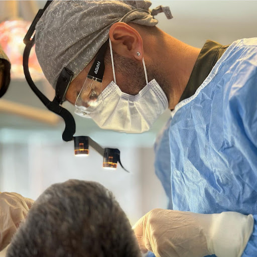 Çene Cerrahı Doç. Dr. Akif TÜRER - Bodrum - Ağız, Diş ve Çene Cerrahisi ve İmplantoloji Uzmanı