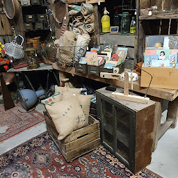 Photo n°6 de Les p'tites caisses à Erdeven (Magasin de meubles d'occasion)