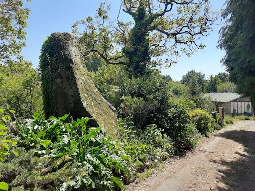 Menhir du Perron Logo