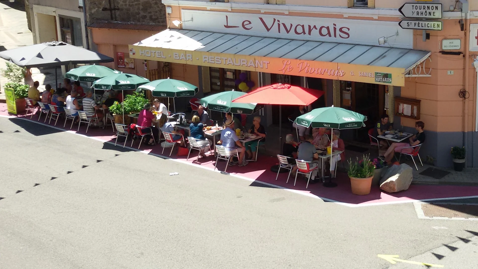 LE VIVARAIS Restaurant Hotel
