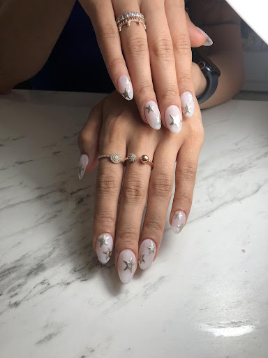 CLOU Nails & Beauty