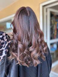 Photo n°23 de La mèche argentée. /Salon de coiffure à Plan-d'Aups-Sainte-Baume (Salon de coiffure)