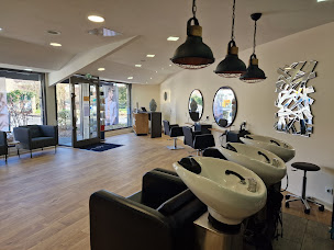 Photo n°4 de L’Instant Coiffeur by Sarah - Coiffeur Lamorlaye sur Rendez-vous à Lamorlaye (Salon de coiffure)