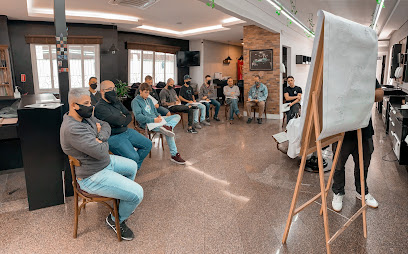 Barber In Cut - Escola de Barbeiro by Rodrigo Moustache