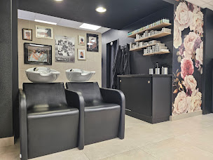 Photo n°7 de 11ème AVENUE à La Roche-sur-Yon (Maquilleur.euse)