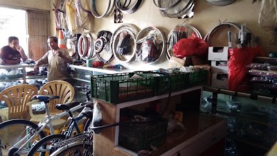Photos of Ave Speed
