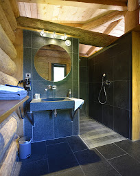 Photo n°4 de Les Chalets De Maramour à Chazey-sur-Ain (Chalet)