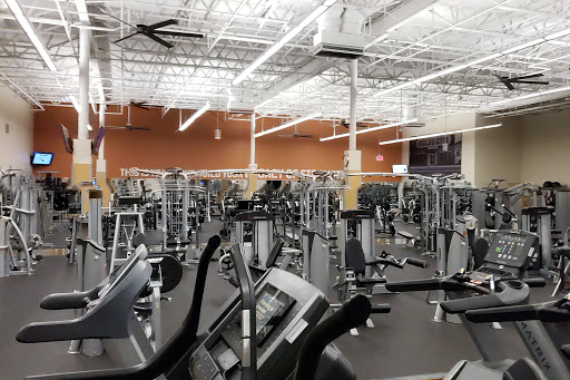 Gold's Gym Waxahachie - Thumbnail