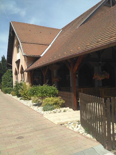 Photos of Korona &Eacute;tterem Panzi&oacute;