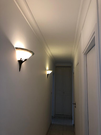 Photo de FC RÉNOVATION: Artisan couvreur - Nettoyage toiture - Travaux couverture - Peinture int ext Gironde 33 Cenon Bordeaux à Ambarès-et-Lagrave (33440)