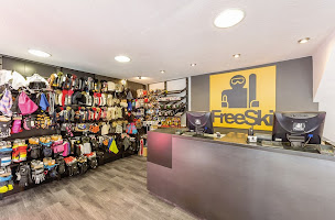 Photo n°3 de Skimium - FREESKI Méribel centre - Les Allues à Les Allues (Magasin de vêtements de sport)